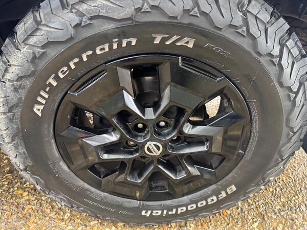 Nissan Navara 2.3 dCi N-Guard Auto 4WD Euro 6 4dr
