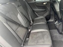 Volvo XC40 2.0 B4 MHEV R-Design Pro Auto Euro 6 (s/s) 5dr at 20th