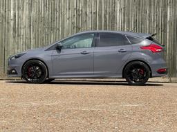 Ford Focus 2.0T EcoBoost ST-3 Euro 6 (s/s) 5dr at 4th