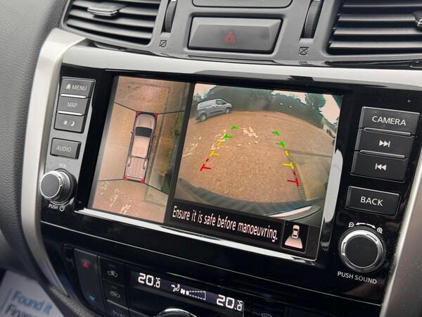 Nissan Navara 2.3 dCi Tekna Auto 4WD Euro 6 4dr