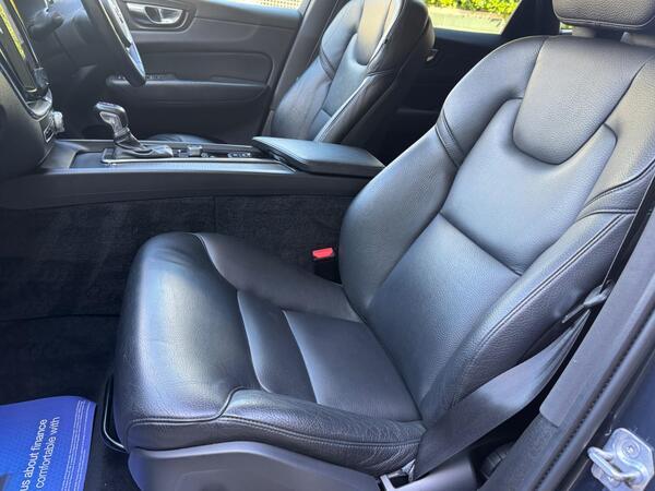 Volvo XC60 2.0 T4 Edition Auto Euro 6 (s/s) 5dr