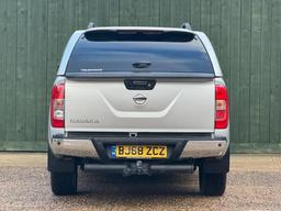 Nissan Navara 2.3 dCi Tekna Auto 4WD Euro 6 4dr at 9th