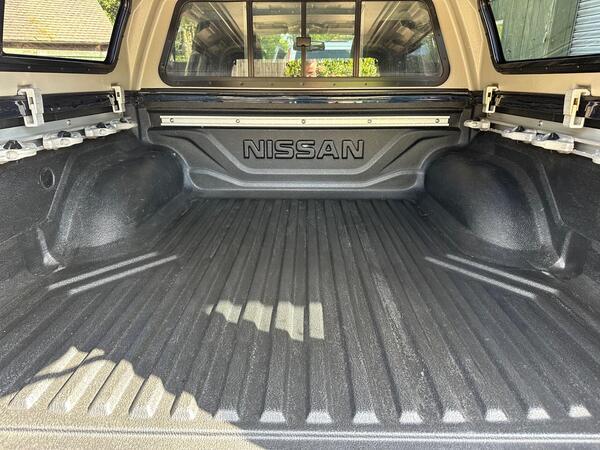 Nissan Navara 2.3 dCi Tekna Auto 4WD Euro 6 4dr