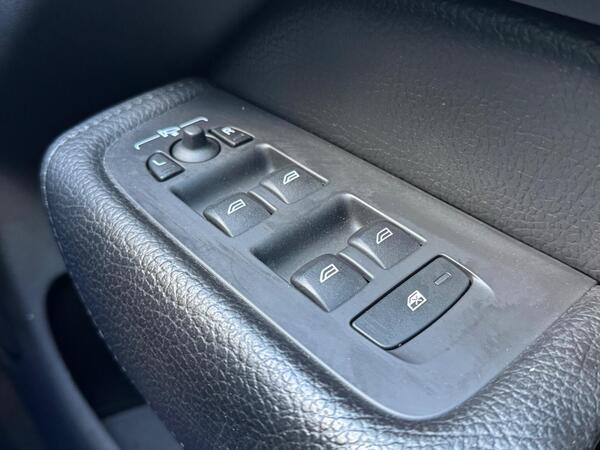 Volvo XC60 2.0 T4 Edition Auto Euro 6 (s/s) 5dr