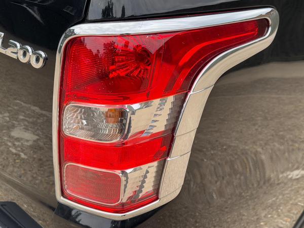 Mitsubishi L200 2.4 DI-D DC Barbarian Auto 4WD Euro 6 4dr