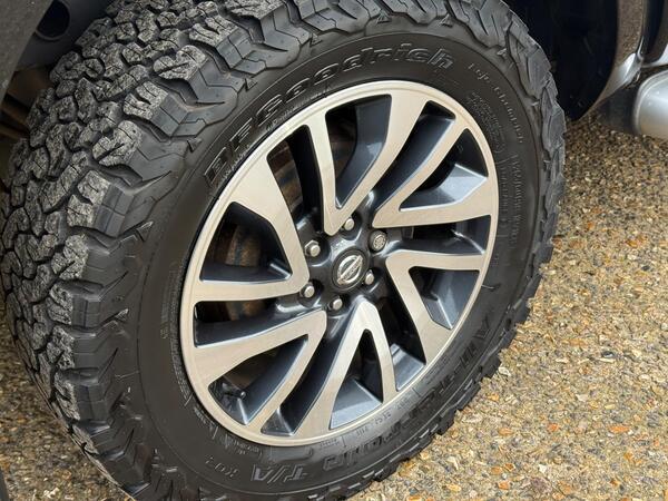 Nissan Navara 2.3 dCi Tekna 4WD Euro 6 (s/s) 4dr