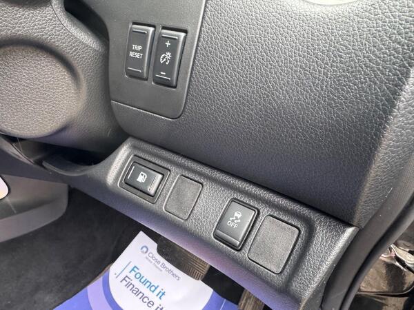 Nissan Navara 2.3 dCi N-Guard Auto 4WD Euro 6 4dr