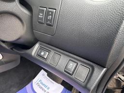 Nissan Navara 2.3 dCi N-Guard Auto 4WD Euro 6 4dr at 22th