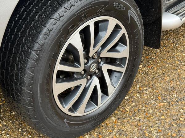 Nissan Navara 2.3 dCi Tekna Auto 4WD Euro 6 4dr