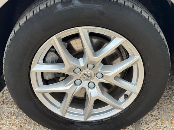 Volvo XC60 2.0 B5 MHEV Momentum Auto Euro 6 (s/s) 5dr