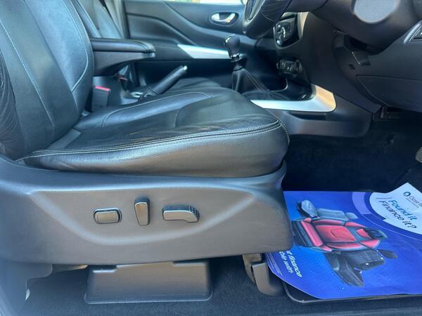 Nissan Navara 2.3 dCi Tekna 4WD Euro 6 (s/s) 4dr