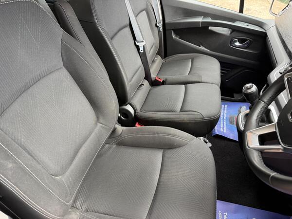Renault Trafic 2.0 dCi Blue LL30 Sport Crew Van L2 H1 Euro 6 (s/s) 6dr