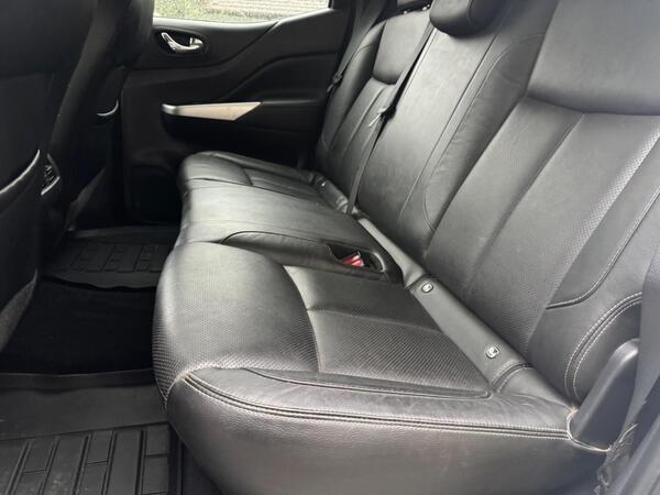 Nissan Navara 2.3 dCi Tekna Auto 4WD Euro 6 4dr