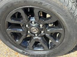 Toyota Hilux 2.8 D-4D Invincible X Auto 4WD Euro 6 (s/s) 4dr at 29th
