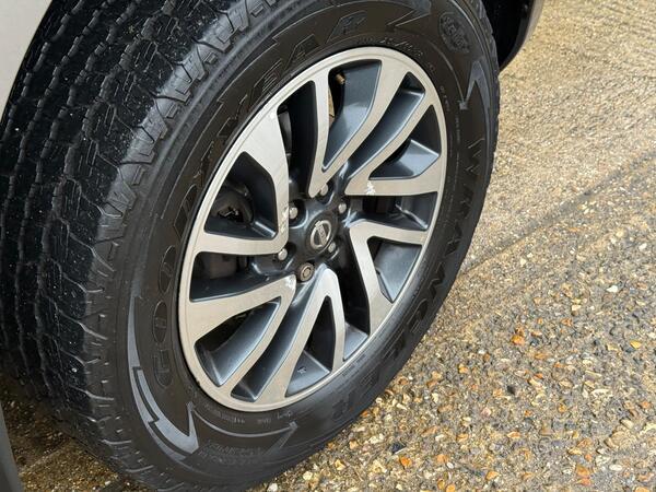 Nissan Navara 2.3 dCi Tekna Auto 4WD Euro 6 4dr