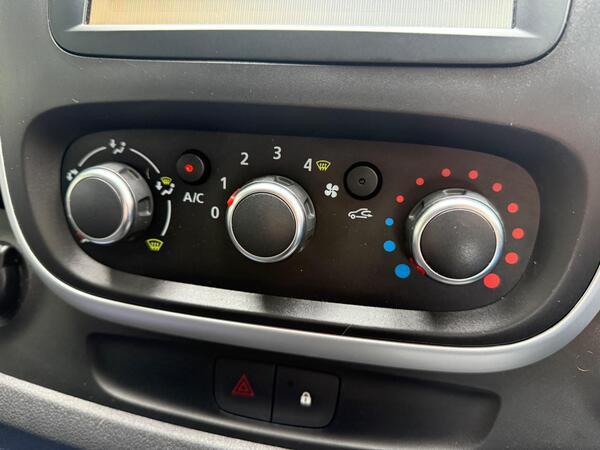 Renault Trafic 2.0 dCi ENERGY 30 Sport Crew Van EDC LWB Euro 6 (s/s) 6dr