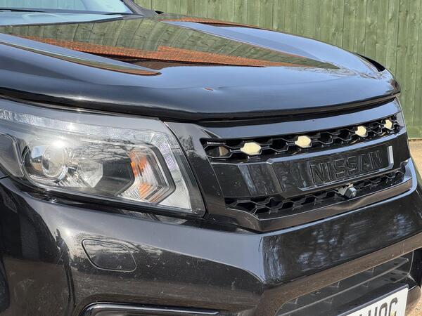 Nissan Navara 2.3 dCi N-Guard Auto 4WD Euro 6 4dr