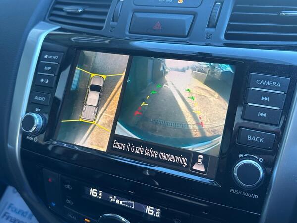 Nissan Navara 2.3 dCi Tekna 4WD Euro 6 (s/s) 4dr