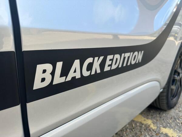 Renault Trafic 2.0 dCi ENERGY 30 Black Edition EDC LWB Standard Roof Euro 6 (s/s) 5dr