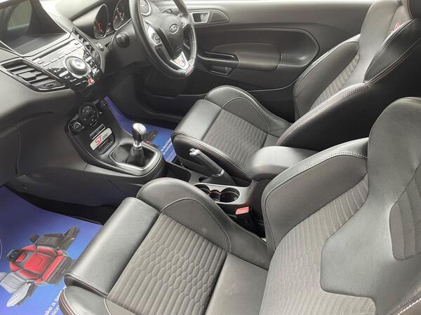 Ford Fiesta 1.6T EcoBoost ST-200 Euro 6 3dr