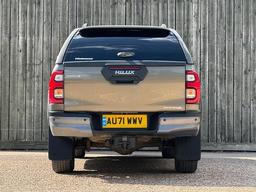 Toyota Hilux 2.8 D-4D Invincible X Auto 4WD Euro 6 (s/s) 4dr at 17th