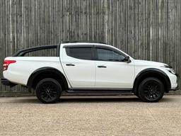Mitsubishi L200 2.4 DI-D DC Barbarian Black Auto 4WD Euro 6 4dr (Roll Top) at 25th