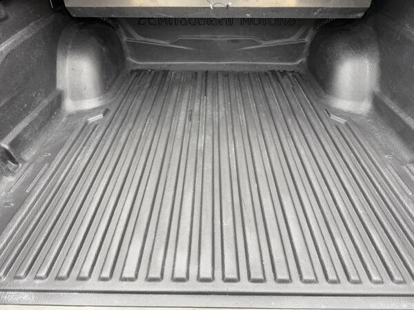 Mitsubishi L200 2.4 DI-D DC Warrior 4WD Euro 6 4dr