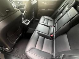 Volvo XC60 2.0 B5 MHEV Momentum Auto Euro 6 (s/s) 5dr at 16th
