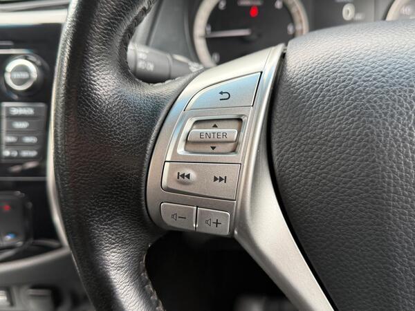 Nissan Navara 2.3 dCi Tekna Auto 4WD Euro 6 4dr