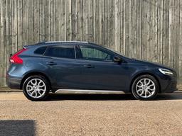 Volvo V40 Cross Country 1.5 T3 Pro Auto Euro 6 (s/s) 5dr at 13th