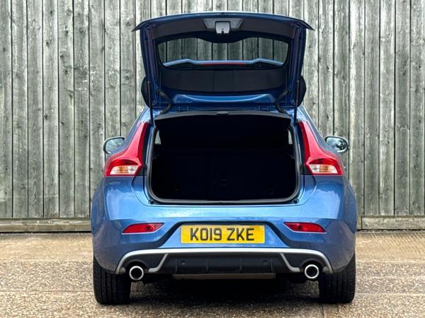 Volvo V40 2.0 D3 R-Design Edition Auto Euro 6 (s/s) 5dr