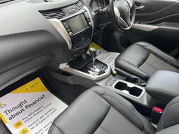 Nissan Navara 2.3 dCi N-Guard Auto 4WD Euro 6 4dr at 9th