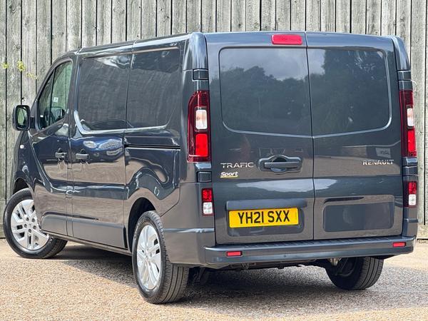 Renault Trafic 2.0 dCi ENERGY 28 Sport SWB Standard Roof Euro 6 (s/s) 5dr