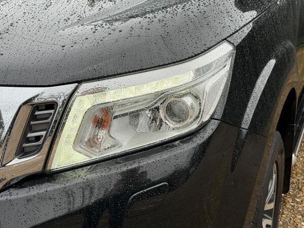 Nissan Navara 2.3 dCi Tekna 4WD Euro 6 (s/s) 4dr