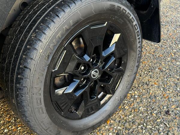 Nissan Navara 2.3 dCi N-Guard Auto 4WD Euro 6 4dr