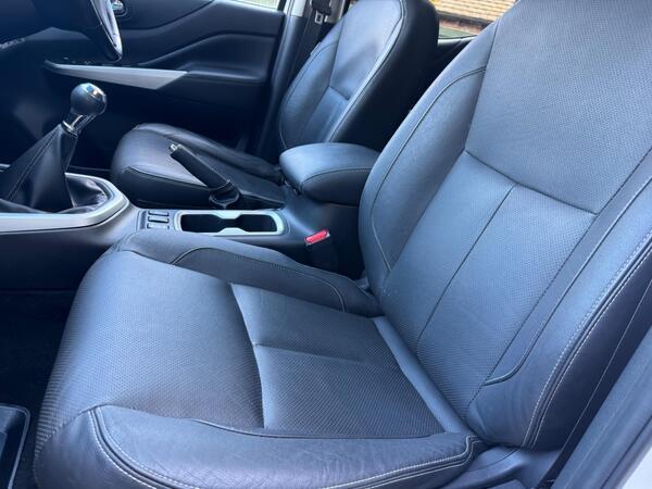 Nissan Navara 2.3 dCi Tekna 4WD Euro 6 (s/s) 4dr