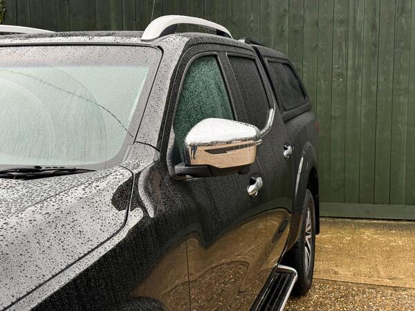 Nissan Navara 2.3 dCi Tekna 4WD Euro 6 (s/s) 4dr