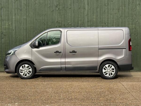 Renault Trafic 2.0 dCi ENERGY 28 Sport SWB Standard Roof Euro 6 (s/s) 5dr