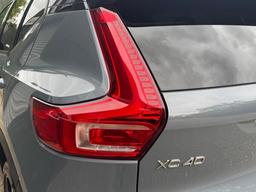 Volvo XC40 2.0 B4 MHEV R-Design Pro Auto Euro 6 (s/s) 5dr at 43th