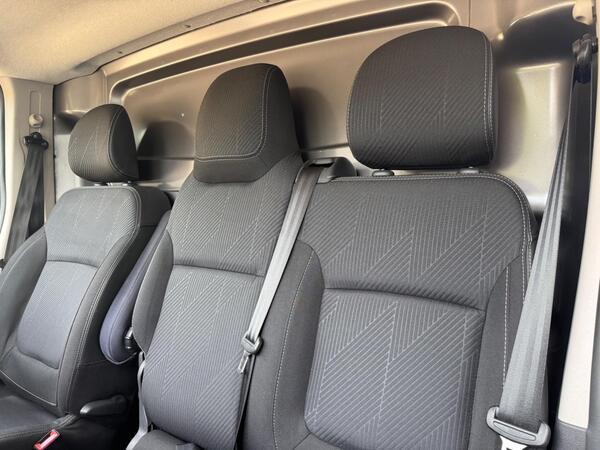 Renault Trafic 1.6 dCi ENERGY 29 Sport Nav LWB Standard Roof Euro 6 (s/s) 5dr