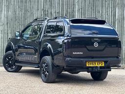 Nissan Navara 2.3 dCi N-Guard Auto 4WD Euro 6 4dr at 9th