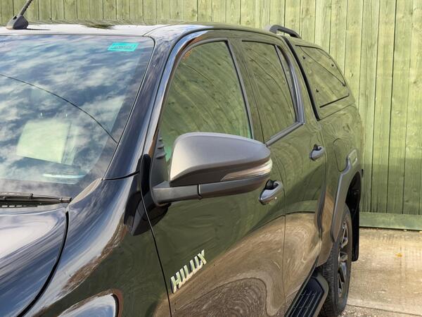 Toyota Hilux 2.8 D-4D Invincible X Auto 4WD Euro 6 (s/s) 4dr