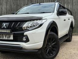 Mitsubishi L200 2.4 DI-D DC Barbarian Black Auto 4WD Euro 6 4dr (Roll Top) at 12th