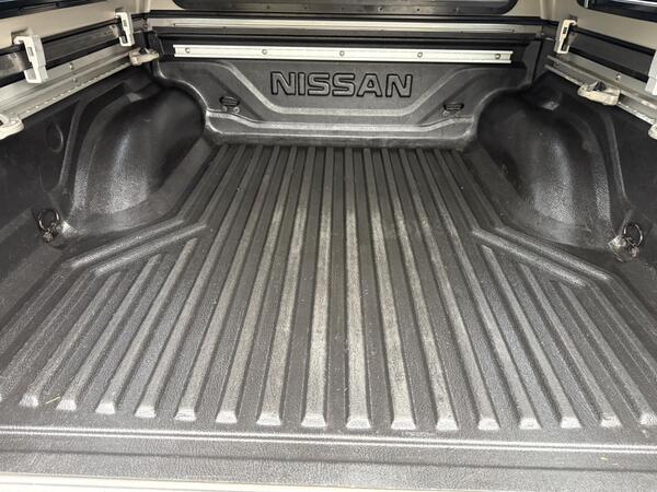 Nissan Navara 2.3 dCi N-Guard Auto 4WD Euro 6 4dr
