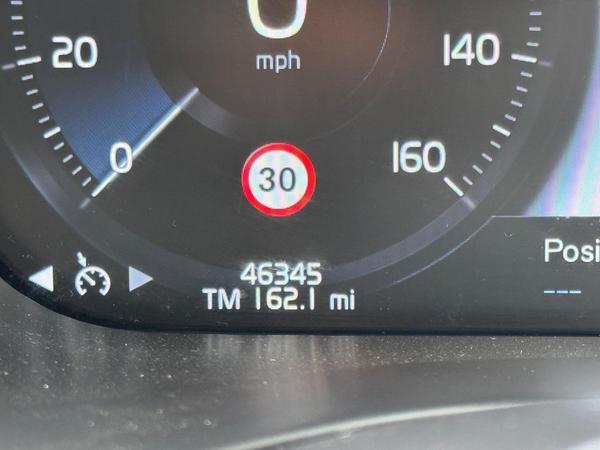 Volvo XC60 2.0 B5 MHEV Momentum Auto Euro 6 (s/s) 5dr