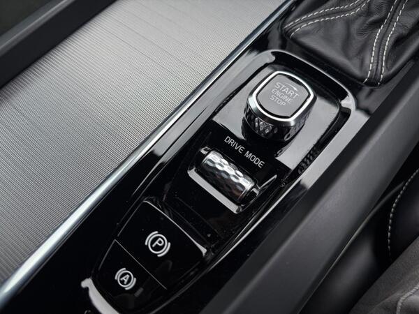 Volvo XC60 2.0 T5 R-Design Auto AWD Euro 6 (s/s) 5dr