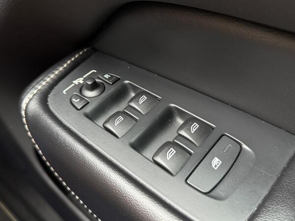 Volvo XC60 2.0 T5 R-Design Auto AWD Euro 6 (s/s) 5dr