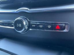 Volvo XC60 2.0 B5 MHEV R-Design Pro Auto Euro 6 (s/s) 5dr at 29th