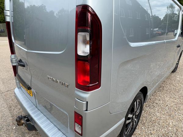 Renault Trafic 2.0 dCi Blue 30 Extra Sport LWB Euro 6 (s/s) 5dr