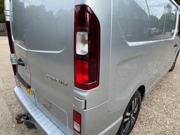 Renault Trafic 2.0 dCi Blue 30 Extra Sport LWB Euro 6 (s/s) 5dr at 44th